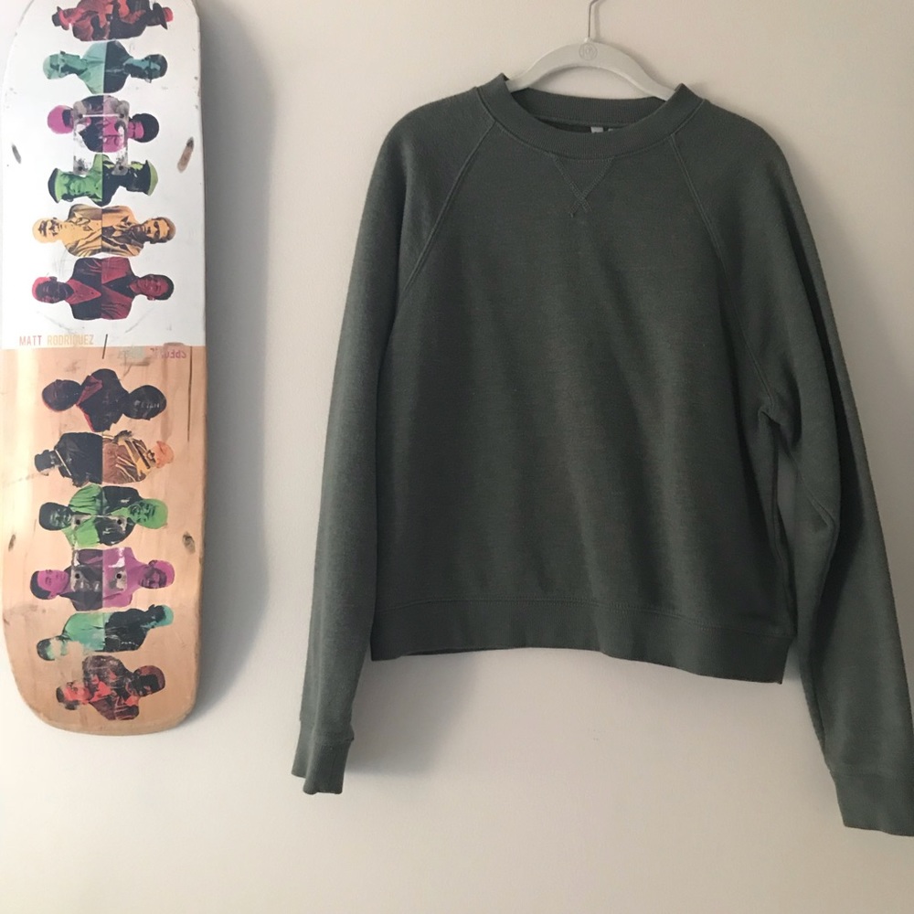 H&M Divided Basic Green Crew Neck Sweater